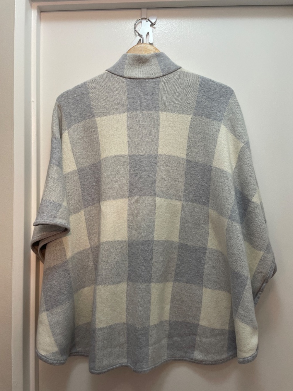 Fall Cape - Picture 7 of 7